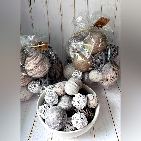 Round Dried Decorative spheres - Picture 1 of 1